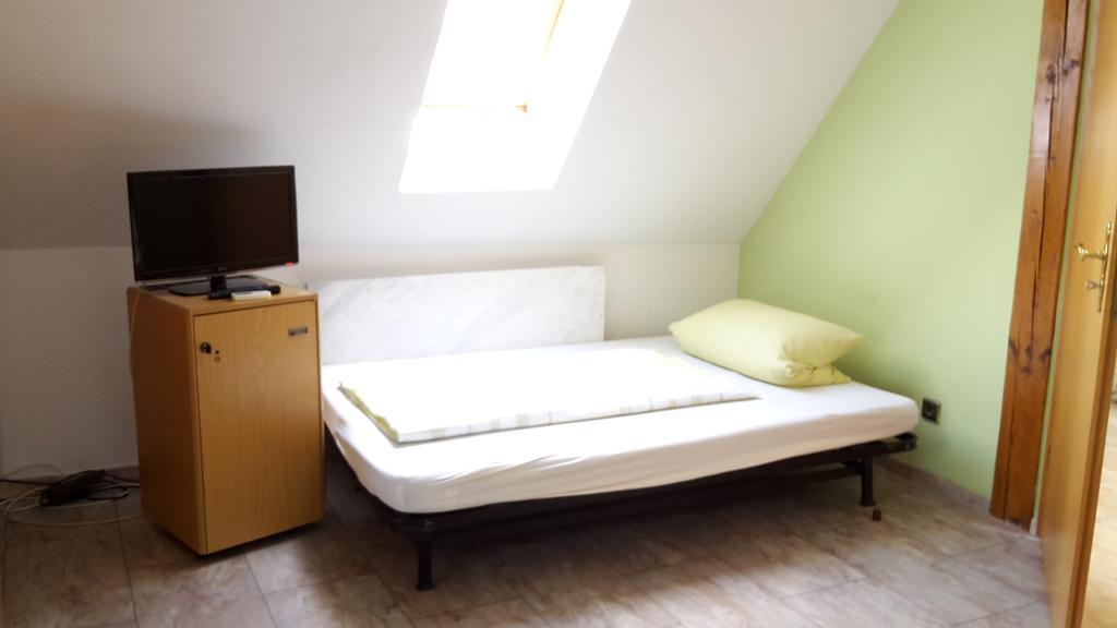 Gasthof Kreuz Hotel ไฮเทอร์สไฮม์ ภายนอก รูปภาพ