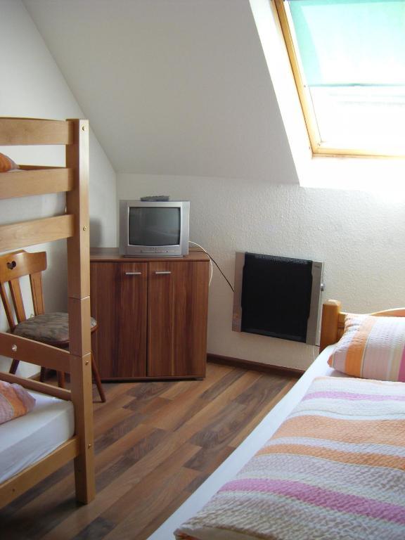 Gasthof Kreuz Hotel ไฮเทอร์สไฮม์ ภายนอก รูปภาพ