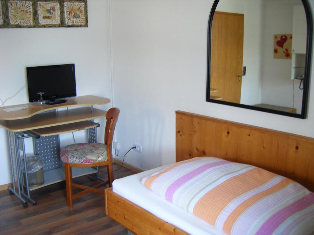 Gasthof Kreuz Hotel ไฮเทอร์สไฮม์ ภายนอก รูปภาพ